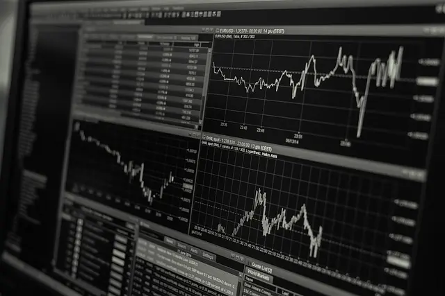 Anticiper les Imprévus: Comment Ajuster Votre Plan Finance