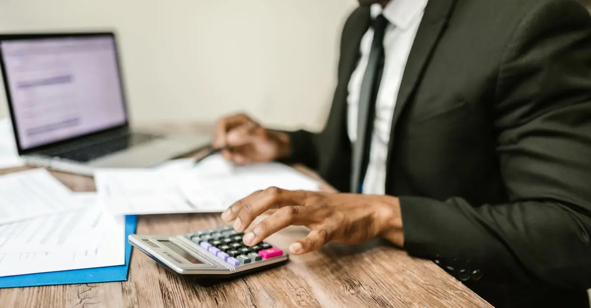Comment Évaluer et Ajuster Votre Plan Finance de Manière Efficace