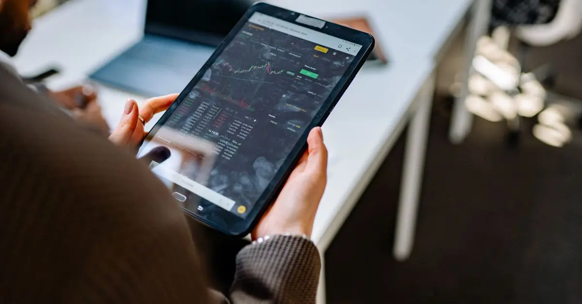 Comment Adapter Votre Plan Financier aux Nouvelles Technologies
