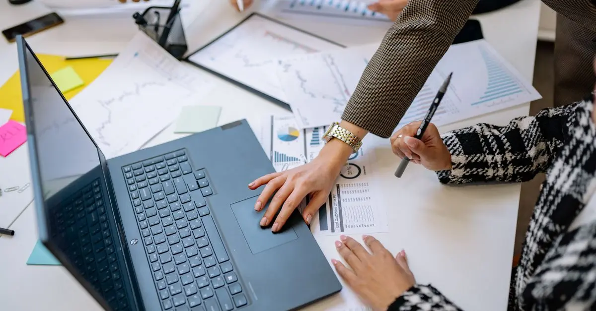 Comment Évaluer et Ajuster Votre Plan Finance Efficacement